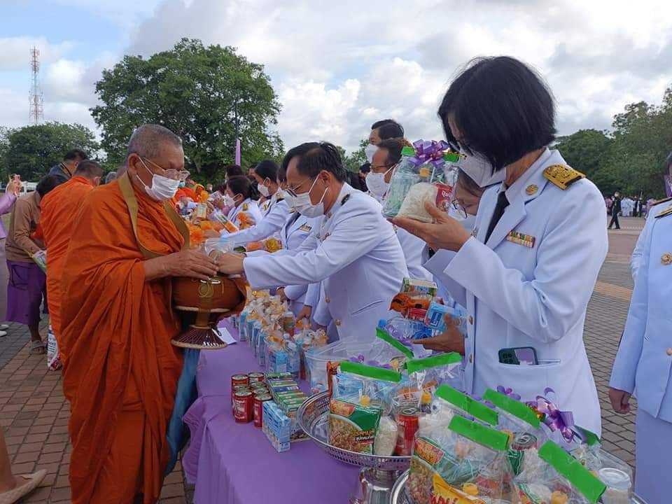 พช.ปราจีนบุรี ร่วมพิธีทำบุญตักบาตรถวายเป็นพระราชกุศล เนื่องในโอกาสวันเฉลิมพระชนมพรรษา สมเด็จพระนางเจ้าฯ พระบรมราชินี