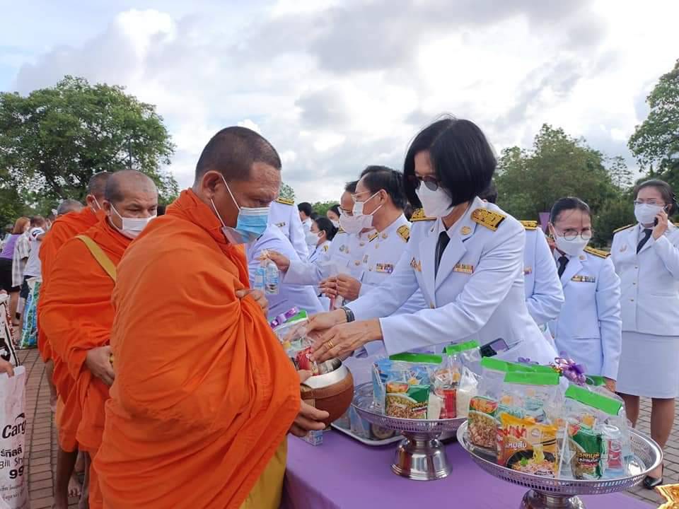 พช.ปราจีนบุรี ร่วมพิธีทำบุญตักบาตรถวายเป็นพระราชกุศล เนื่องในโอกาสวันเฉลิมพระชนมพรรษา สมเด็จพระนางเจ้าฯ พระบรมราชินี
