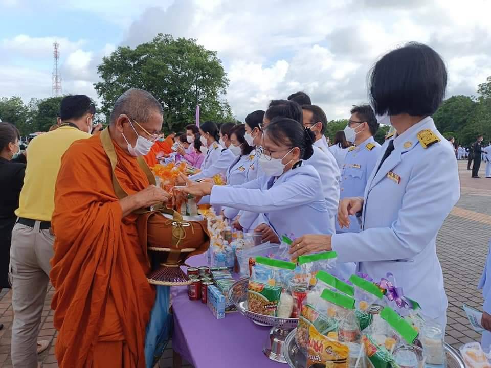 พช.ปราจีนบุรี ร่วมพิธีทำบุญตักบาตรถวายเป็นพระราชกุศล เนื่องในโอกาสวันเฉลิมพระชนมพรรษา สมเด็จพระนางเจ้าฯ พระบรมราชินี