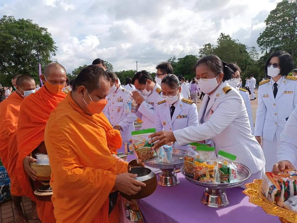 พช.ปราจีนบุรี ร่วมพิธีทำบุญตักบาตรถวายเป็นพระราชกุศล เนื่องในโอกาสวันเฉลิมพระชนมพรรษา สมเด็จพระนางเจ้าฯ พระบรมราชินี