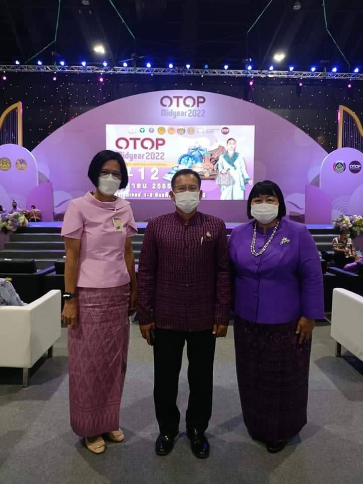 พช. จังหวัดปราจีนบุรี ร่วมพิธีเปิดงาน OTOP Midyear 2022 “สุขช้อป สุขใจ สุขทั่วไทยรวมไว้ในที่เดียว” นำทีมเยี่ยมให้กำลังใจและอุดหนุนผู้ประกอบการจังหวัดปราจีนบุรี