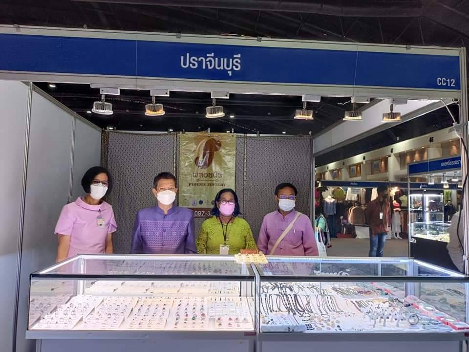 พช. จังหวัดปราจีนบุรี ร่วมพิธีเปิดงาน OTOP Midyear 2022 “สุขช้อป สุขใจ สุขทั่วไทยรวมไว้ในที่เดียว” นำทีมเยี่ยมให้กำลังใจและอุดหนุนผู้ประกอบการจังหวัดปราจีนบุรี