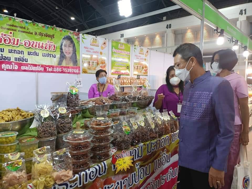 พช. จังหวัดปราจีนบุรี ร่วมพิธีเปิดงาน OTOP Midyear 2022 “สุขช้อป สุขใจ สุขทั่วไทยรวมไว้ในที่เดียว” นำทีมเยี่ยมให้กำลังใจและอุดหนุนผู้ประกอบการจังหวัดปราจีนบุรี