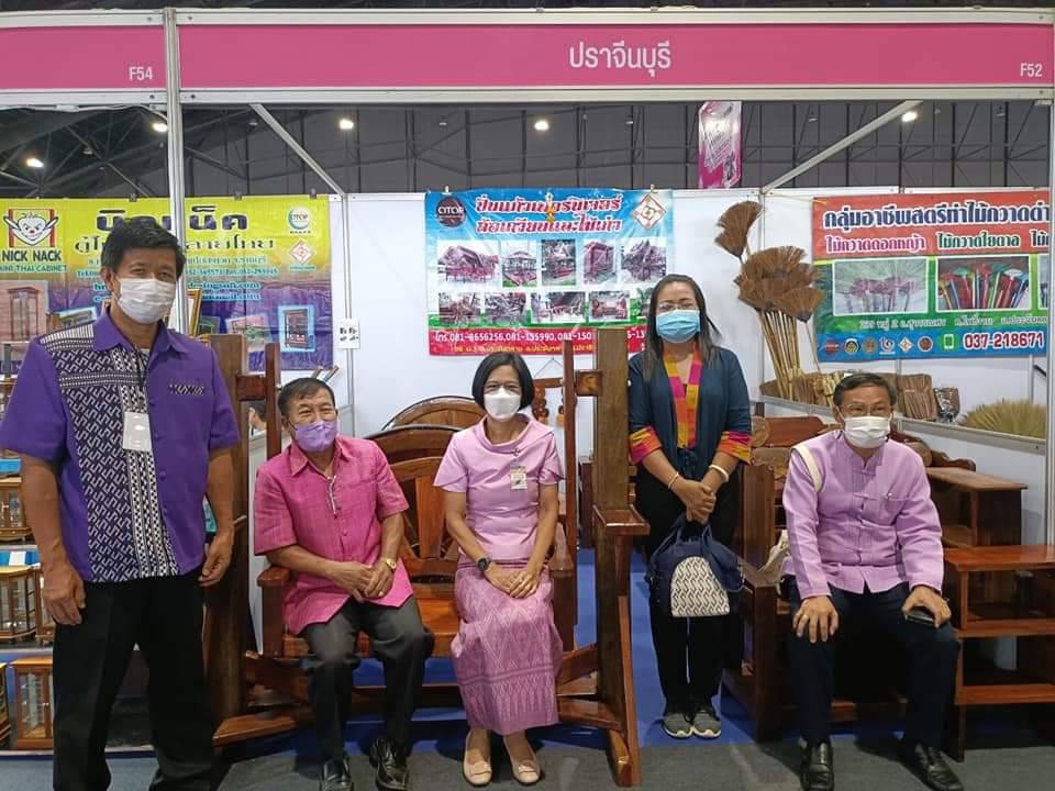 พช. จังหวัดปราจีนบุรี ร่วมพิธีเปิดงาน OTOP Midyear 2022 “สุขช้อป สุขใจ สุขทั่วไทยรวมไว้ในที่เดียว” นำทีมเยี่ยมให้กำลังใจและอุดหนุนผู้ประกอบการจังหวัดปราจีนบุรี