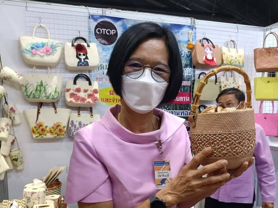 พช. จังหวัดปราจีนบุรี ร่วมพิธีเปิดงาน OTOP Midyear 2022 “สุขช้อป สุขใจ สุขทั่วไทยรวมไว้ในที่เดียว” นำทีมเยี่ยมให้กำลังใจและอุดหนุนผู้ประกอบการจังหวัดปราจีนบุรี