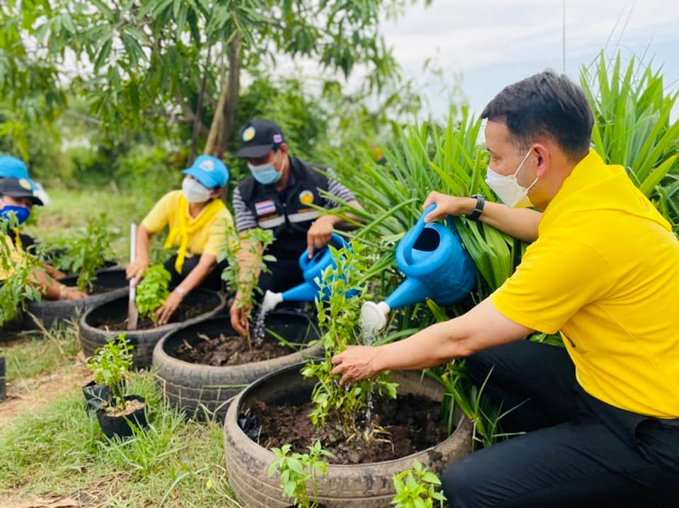 พช.ปราจีนบุรี คิดจะแก้จน ต้องแก้ให้ได้อย่างยั่งยืน #นายอำเภอบ้านสร้าง ผสานพลัง อบต.บางพลวง และภาคเอกชน ร่วมกันสร้างความมั่นคงทางอาหารให้ครัวเรือนผู้ยากไร้ เพื่อขจัดปัญหาความยากจนแบบองค์รวม