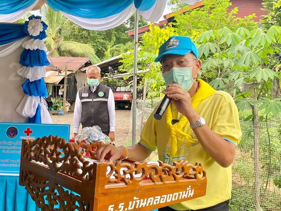 พช.ปราจีนบุรี ร่วมพิธีมอบบ้านตามโครงการ “กาชาดรวมใจ ซ่อมบ้านผู้ยากไร้ เทิดไท้เฉลิมพระเกียรติ” เนื่องในโอกาสมหามงคลเฉลิมพระชนมพรรษา 90 พรรษา สมเด็จพระนางเจ้าสิริกิติ์ พระบรมราชินีนาถ พระบรมราชชนนีพันปีหลวง จังหวัดปราจีนบุรี