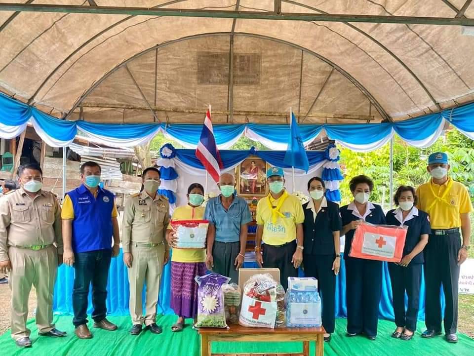 พช.ปราจีนบุรี ร่วมพิธีมอบบ้านตามโครงการ “กาชาดรวมใจ ซ่อมบ้านผู้ยากไร้ เทิดไท้เฉลิมพระเกียรติ” เนื่องในโอกาสมหามงคลเฉลิมพระชนมพรรษา 90 พรรษา สมเด็จพระนางเจ้าสิริกิติ์ พระบรมราชินีนาถ พระบรมราชชนนีพันปีหลวง จังหวัดปราจีนบุรี