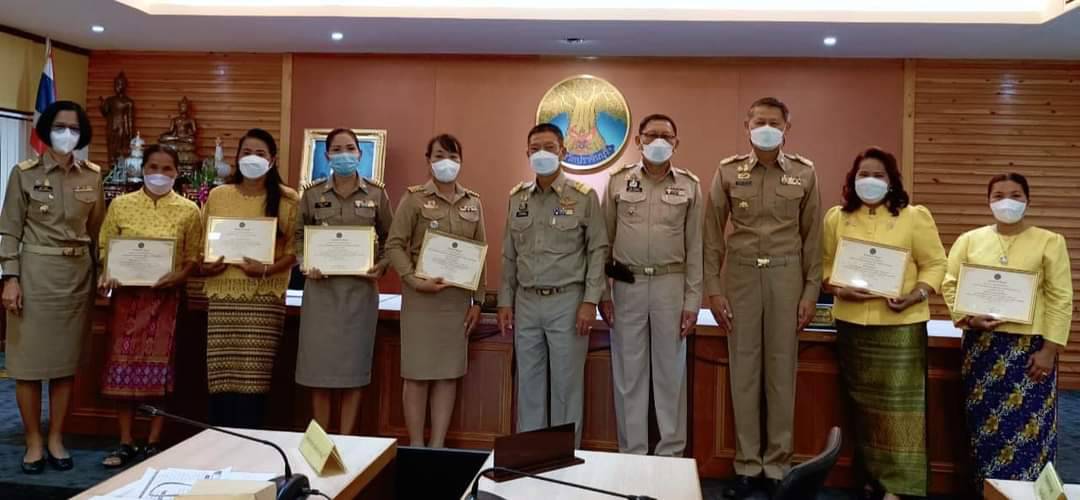 พช.ปราจีนบุรี มอบเกียรติบัตร กิจกรรมพัฒนาชุมชนดีเด่น ประจำปี 2565