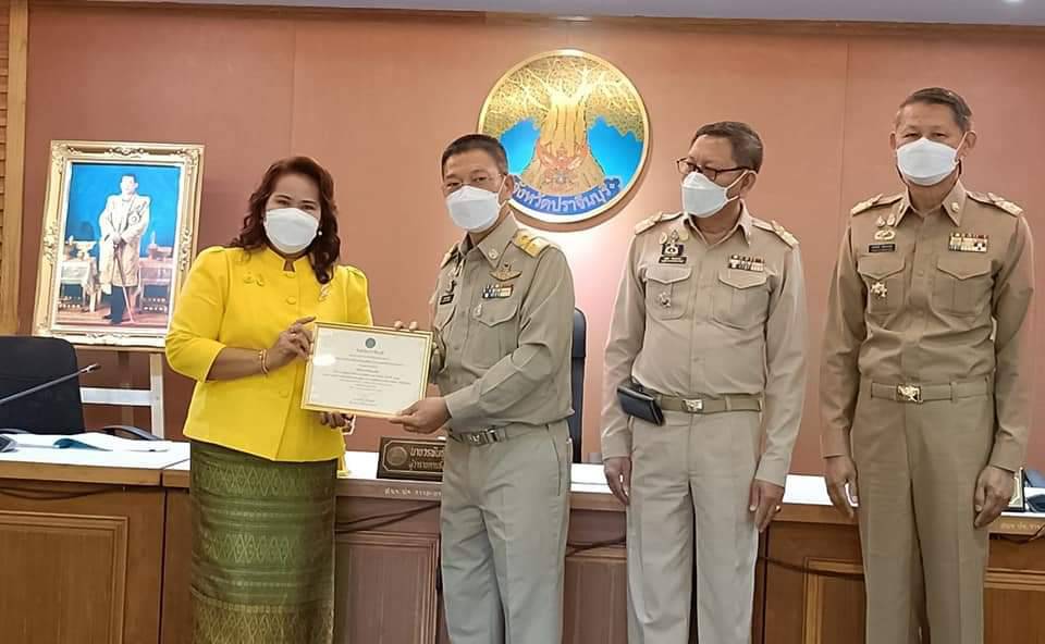 พช.ปราจีนบุรี มอบเกียรติบัตร กิจกรรมพัฒนาชุมชนดีเด่น ประจำปี 2565