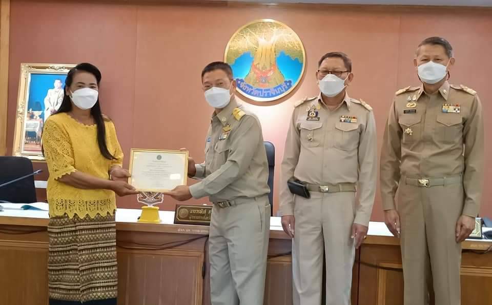 พช.ปราจีนบุรี มอบเกียรติบัตร กิจกรรมพัฒนาชุมชนดีเด่น ประจำปี 2565