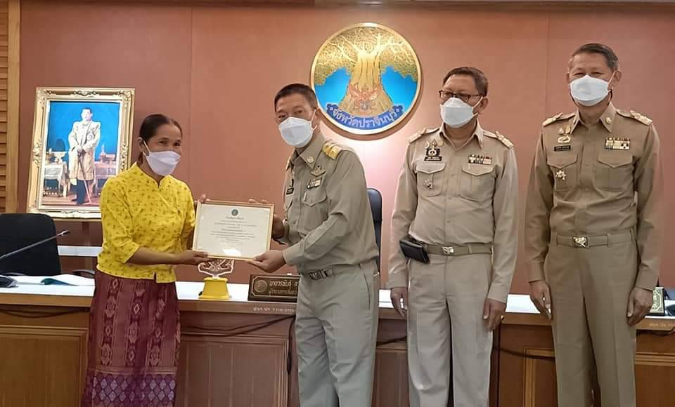 พช.ปราจีนบุรี มอบเกียรติบัตร กิจกรรมพัฒนาชุมชนดีเด่น ประจำปี 2565