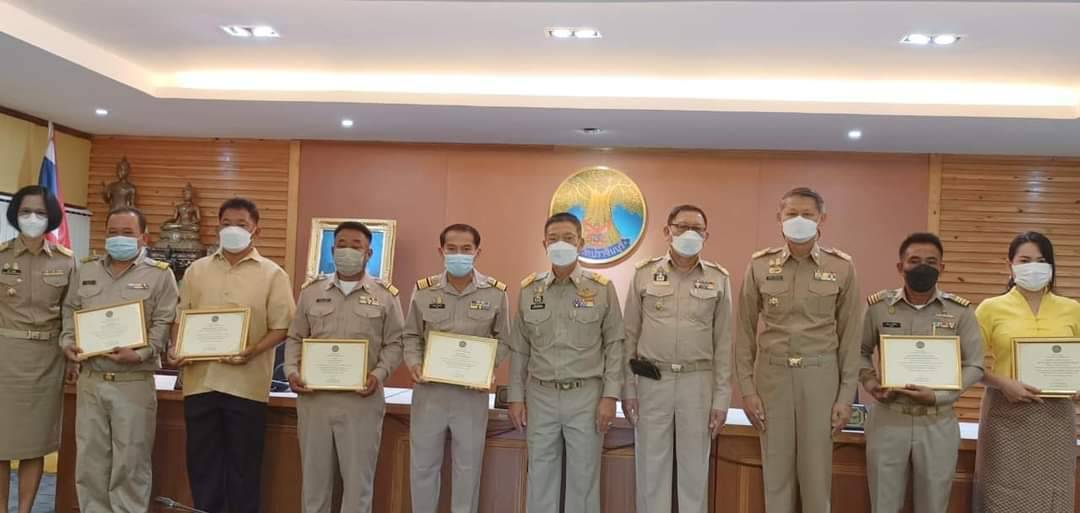 พช.ปราจีนบุรี มอบเกียรติบัตร กิจกรรมพัฒนาชุมชนดีเด่น ประจำปี 2565