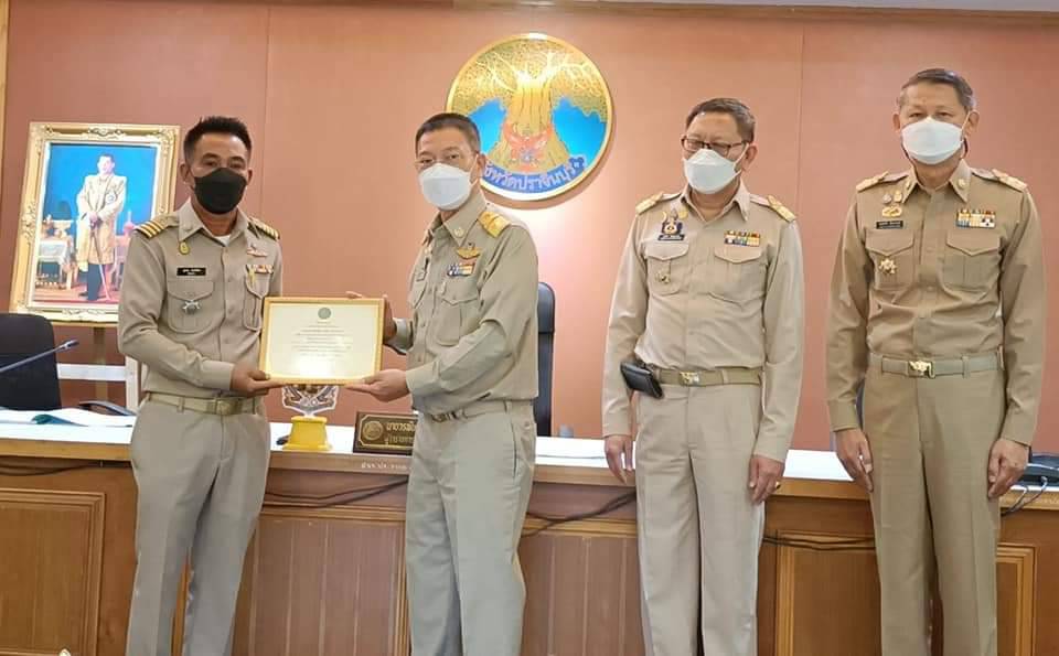พช.ปราจีนบุรี มอบเกียรติบัตร กิจกรรมพัฒนาชุมชนดีเด่น ประจำปี 2565