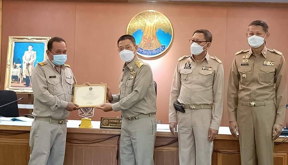 พช.ปราจีนบุรี มอบเกียรติบัตร กิจกรรมพัฒนาชุมชนดีเด่น ประจำปี 2565