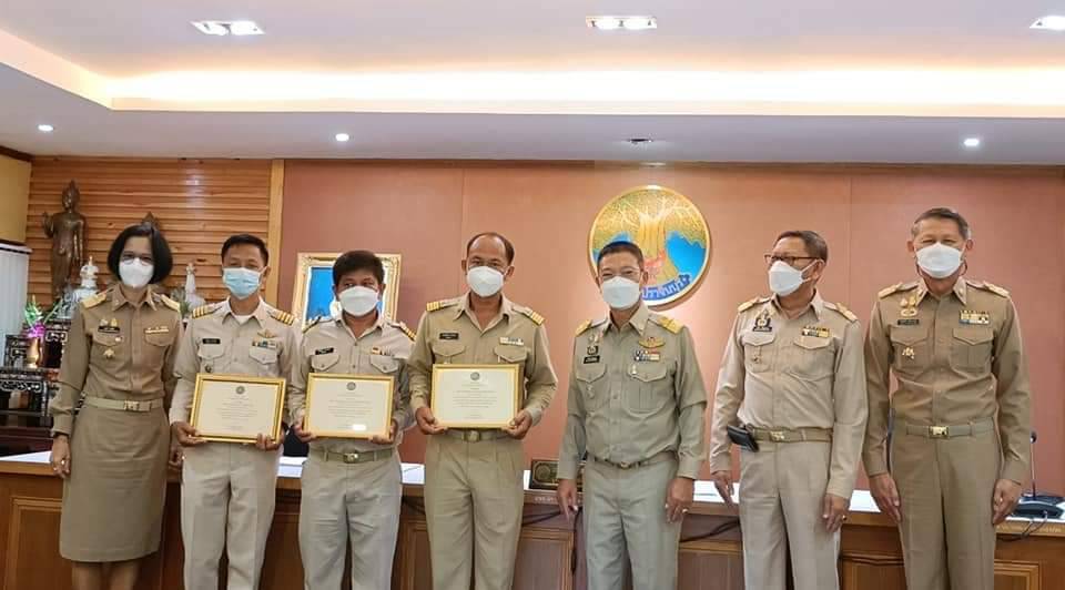 พช.ปราจีนบุรี มอบเกียรติบัตร กิจกรรมพัฒนาชุมชนดีเด่น ประจำปี 2565