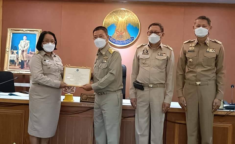 พช.ปราจีนบุรี มอบเกียรติบัตร กิจกรรมพัฒนาชุมชนดีเด่น ประจำปี 2565