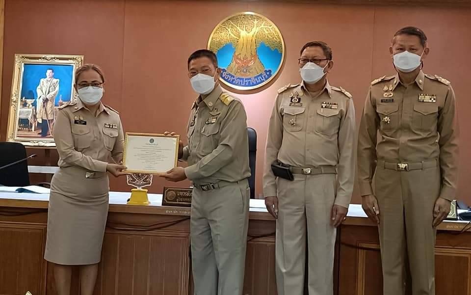 พช.ปราจีนบุรี มอบเกียรติบัตร กิจกรรมพัฒนาชุมชนดีเด่น ประจำปี 2565