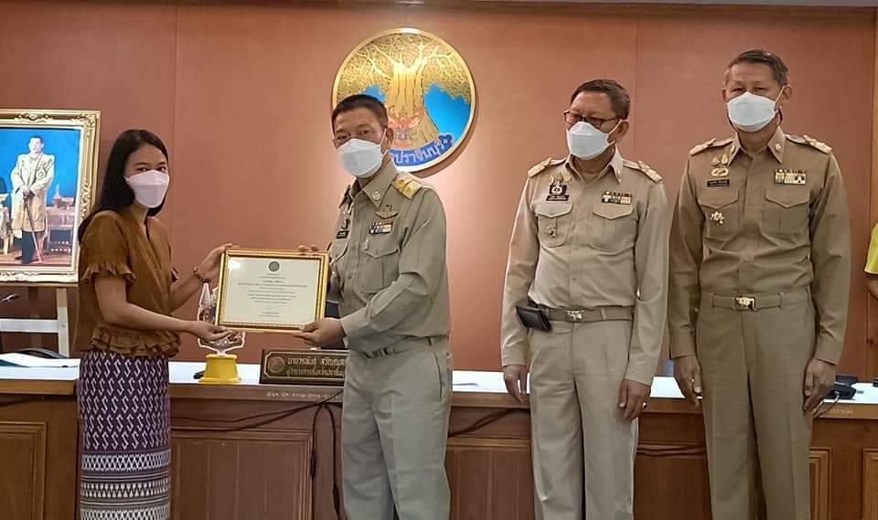 พช.ปราจีนบุรี มอบเกียรติบัตร กิจกรรมพัฒนาชุมชนดีเด่น ประจำปี 2565