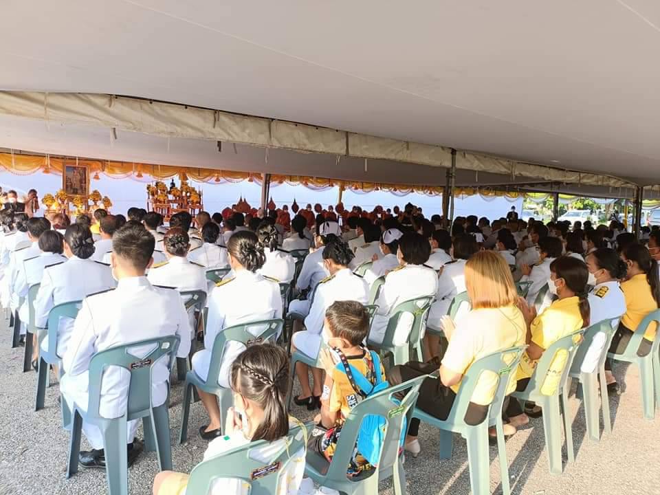 พช.ปราจีนบุรี ร่วมตักบาตรและลงนามถวายพระพรชัยมงคล วันเฉลิมพระชนมพรรษา 70 พรรษา พระบาทสมเด็จพระเจ้าอยู่หัว 28 กรกฎาคม 2565