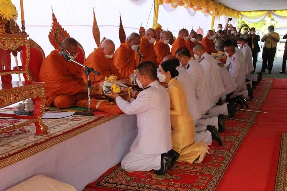 พช.ปราจีนบุรี ร่วมตักบาตรและลงนามถวายพระพรชัยมงคล วันเฉลิมพระชนมพรรษา 70 พรรษา พระบาทสมเด็จพระเจ้าอยู่หัว 28 กรกฎาคม 2565
