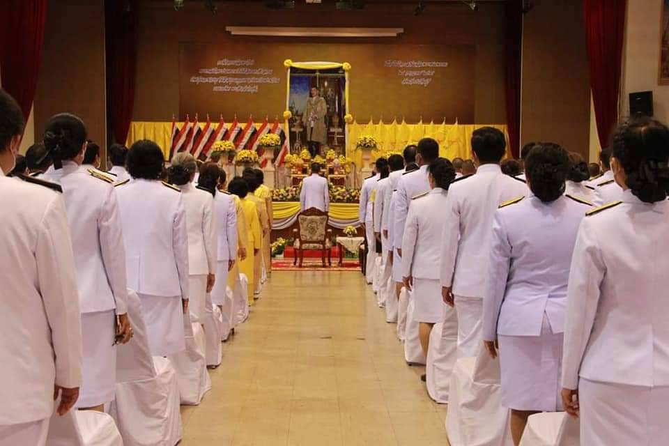พช.ปราจีนบุรี ร่วมตักบาตรและลงนามถวายพระพรชัยมงคล วันเฉลิมพระชนมพรรษา 70 พรรษา พระบาทสมเด็จพระเจ้าอยู่หัว 28 กรกฎาคม 2565