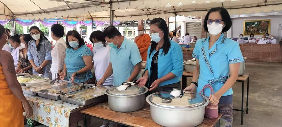พช.ปราจีนบุรี เป็นเจ้าภาพถวายภัตตาหารเพลแด่พระภิกษุสงฆ์โครงการบรรพชาอุปสมบท 910 รูป เนื่องในโอกาสสมหามงคล เฉลิมพระชนมพรรษา 90 พรรษา 12 สิงหาคม 2565