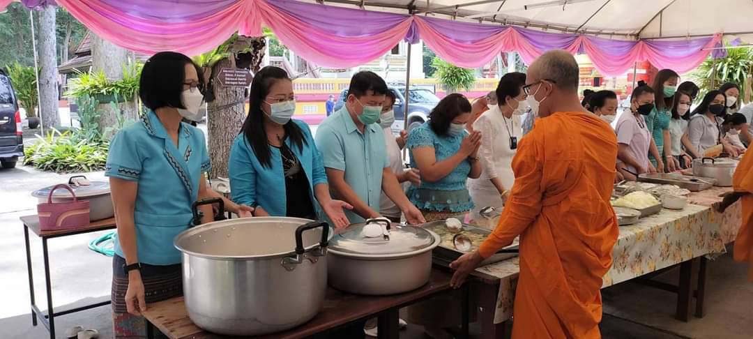 พช.ปราจีนบุรี เป็นเจ้าภาพถวายภัตตาหารเพลแด่พระภิกษุสงฆ์โครงการบรรพชาอุปสมบท 910 รูป เนื่องในโอกาสสมหามงคล เฉลิมพระชนมพรรษา 90 พรรษา 12 สิงหาคม 2565