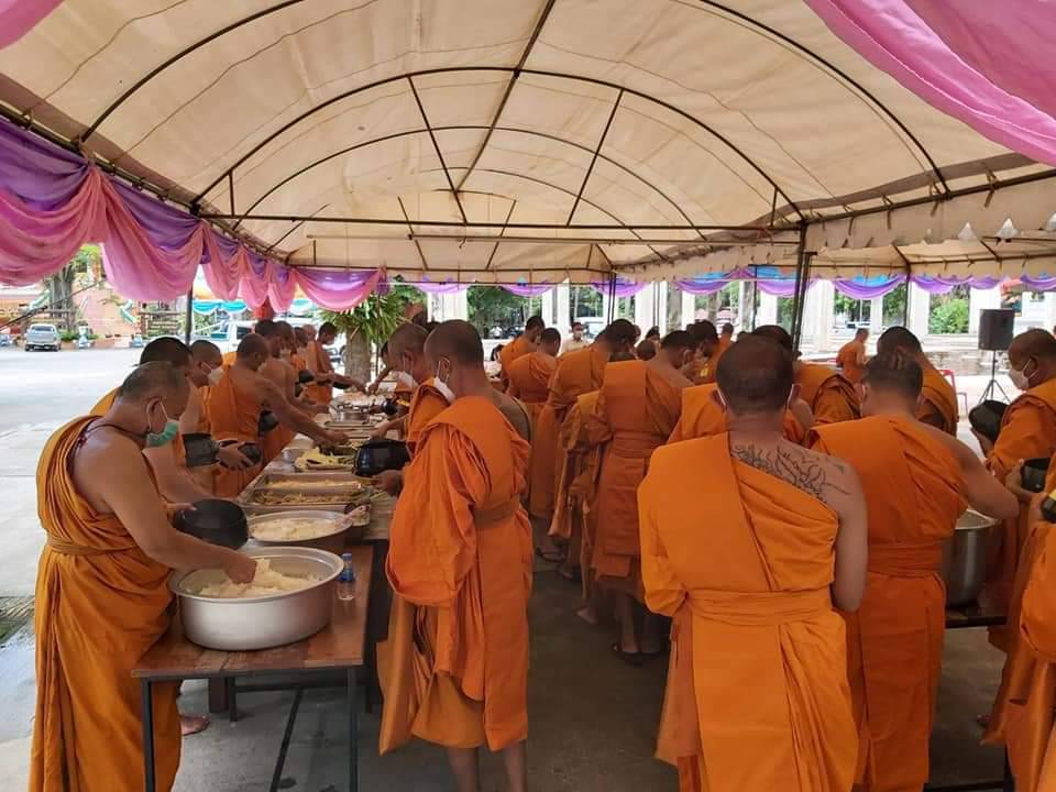 พช.ปราจีนบุรี เป็นเจ้าภาพถวายภัตตาหารเพลแด่พระภิกษุสงฆ์โครงการบรรพชาอุปสมบท 910 รูป เนื่องในโอกาสสมหามงคล เฉลิมพระชนมพรรษา 90 พรรษา 12 สิงหาคม 2565