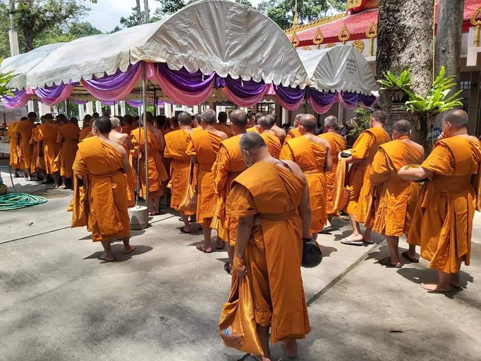 พช.ปราจีนบุรี เป็นเจ้าภาพถวายภัตตาหารเพลแด่พระภิกษุสงฆ์โครงการบรรพชาอุปสมบท 910 รูป เนื่องในโอกาสสมหามงคล เฉลิมพระชนมพรรษา 90 พรรษา 12 สิงหาคม 2565
