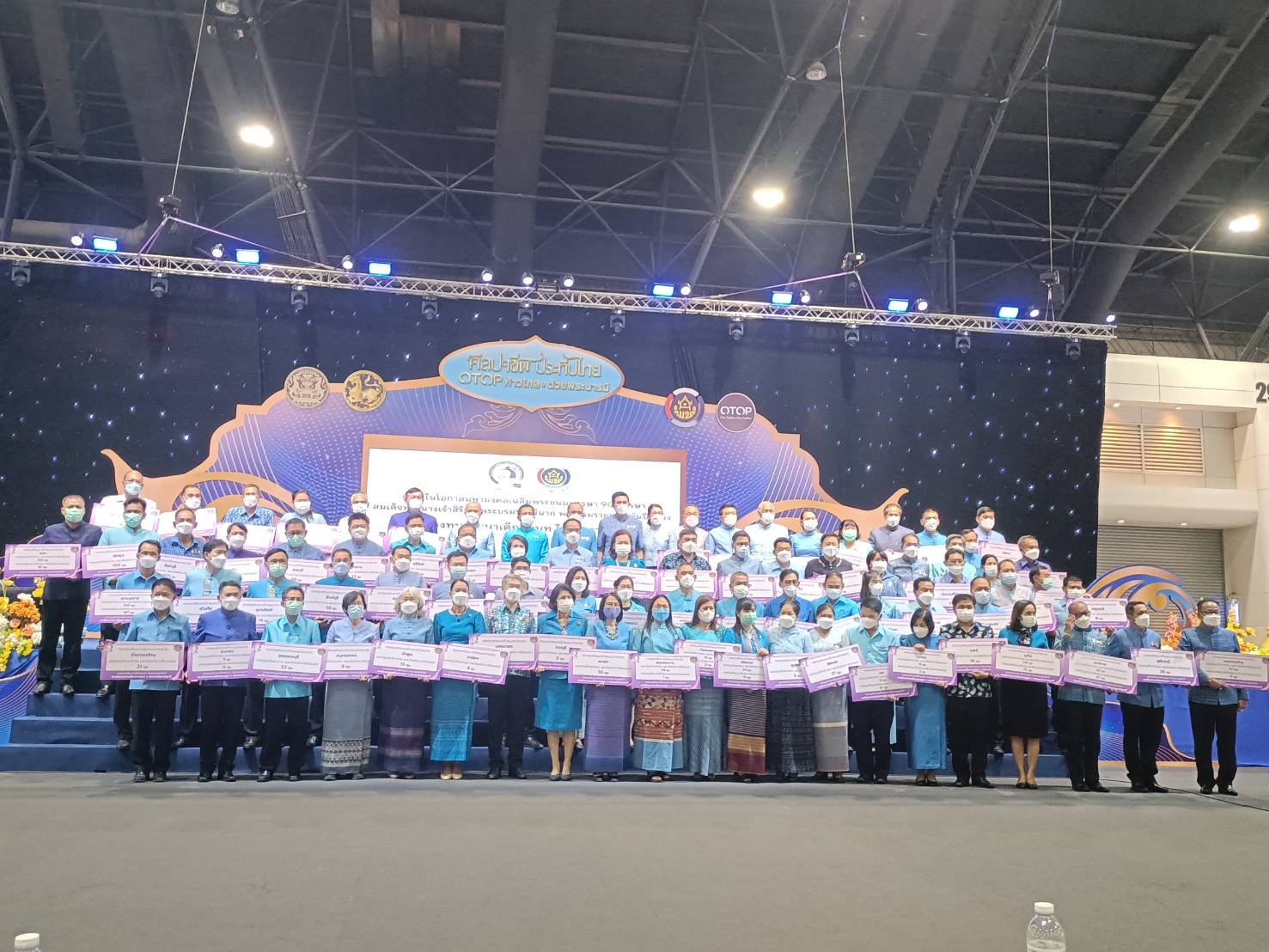 พช.ปราจีนบุรี ร่วมพิธีรับมอบป้ายการมอบทุนอุปการะเด็กยากจนและด้อยโอกาส กองทุนพัฒนาเด็กชนบท ในพระราชูปถัมภ์สมเด็จพระเทพรัตนราชสุดาฯ สยามบรมราชกุมารี