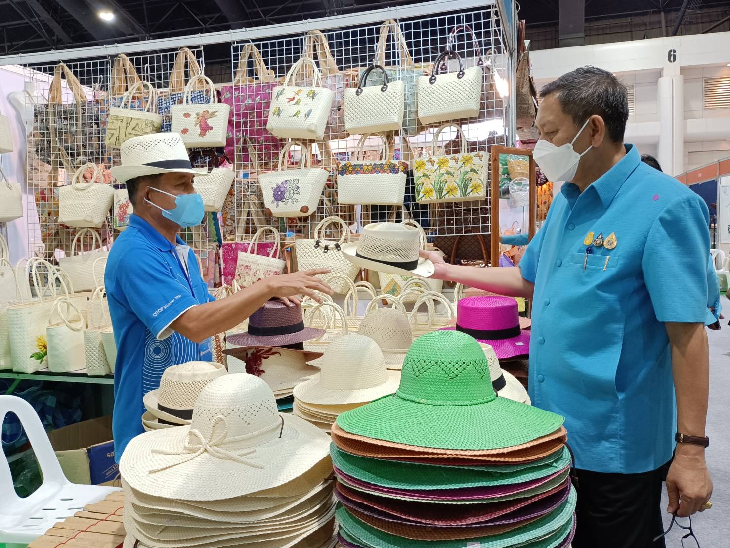พช.ปราจีนบุรี ร่วมเปิดงาน OTOP ศิลปาชีพ ประทีปไทย OTOP ก้าวไกล ด้วยพระบารมี ภายใต้แนวคิด “ผ้าทอไทย สายใยแห่งพระเมตตา สร้างอาชีพปวงประชาอย่างยั่งยืน”