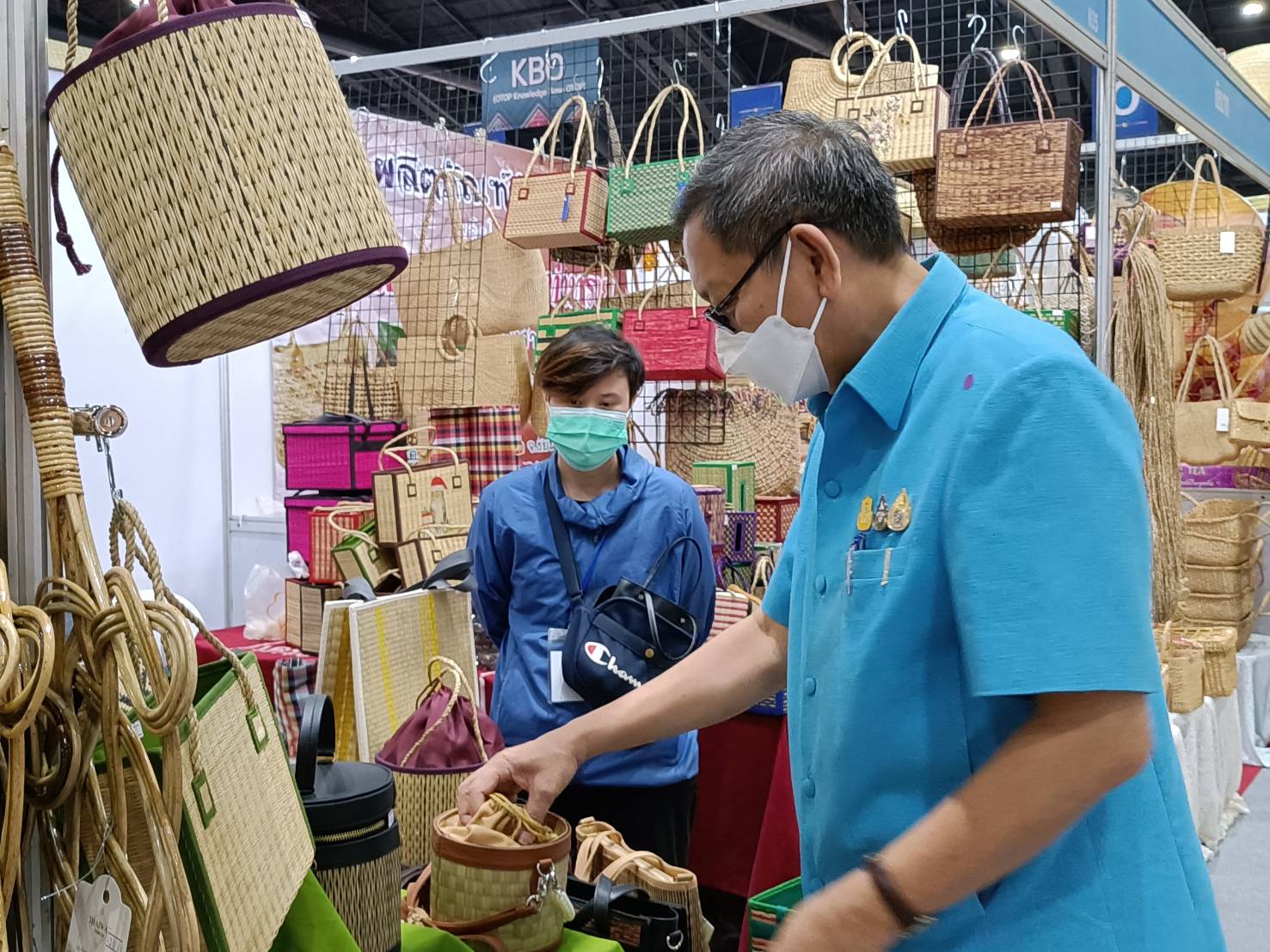 พช.ปราจีนบุรี ร่วมเปิดงาน OTOP ศิลปาชีพ ประทีปไทย OTOP ก้าวไกล ด้วยพระบารมี ภายใต้แนวคิด “ผ้าทอไทย สายใยแห่งพระเมตตา สร้างอาชีพปวงประชาอย่างยั่งยืน”