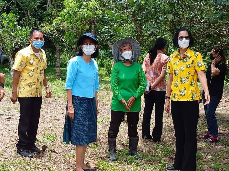 พช.ปราจีนบุรี ต้อนรับผู้ตรวจราชการ กรมการพัฒนาชุมชน ติดตามการดำเนินงานโครงการพัฒนาหมู่บ้านเศรษฐกิจพอเพียง ประจำปี 2565 และการส่งเสริมการออมภาคครัวเรือน 1 พัฒนากร 1 กลุ่มออมทรัพย์เพื่อการผลิต อำเภอกบินทร์บุรี จังหวัดปราจีนบุรี