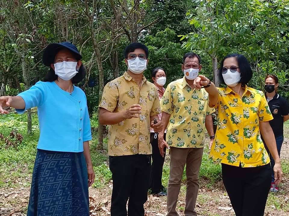 พช.ปราจีนบุรี ต้อนรับผู้ตรวจราชการ กรมการพัฒนาชุมชน ติดตามการดำเนินงานโครงการพัฒนาหมู่บ้านเศรษฐกิจพอเพียง ประจำปี 2565 และการส่งเสริมการออมภาคครัวเรือน 1 พัฒนากร 1 กลุ่มออมทรัพย์เพื่อการผลิต อำเภอกบินทร์บุรี จังหวัดปราจีนบุรี