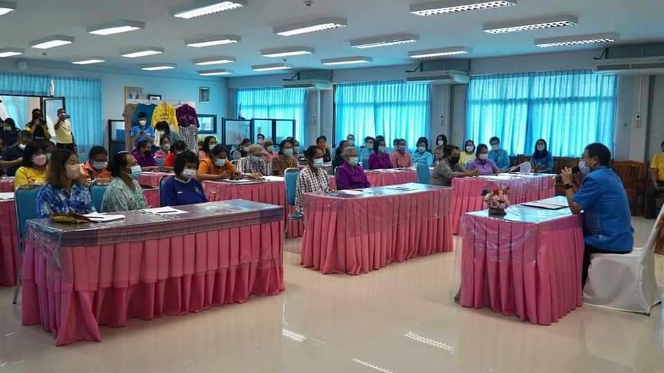 พช.ปราจีนบุรี ร่วมเปิดการฝึกอบรมตามโครงการส่งเสริมการประกอบอาชีพให้แก่ประชาชน ประจำปีงบประมาณ พ.ศ. 2565 (การทอผ้าลายอัตลักษณ์ “ปราจีนบุรี ศรีภูษา”)