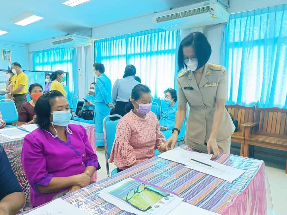 พช.ปราจีนบุรี ร่วมเปิดการฝึกอบรมตามโครงการส่งเสริมการประกอบอาชีพให้แก่ประชาชน ประจำปีงบประมาณ พ.ศ. 2565 (การทอผ้าลายอัตลักษณ์ “ปราจีนบุรี ศรีภูษา”)