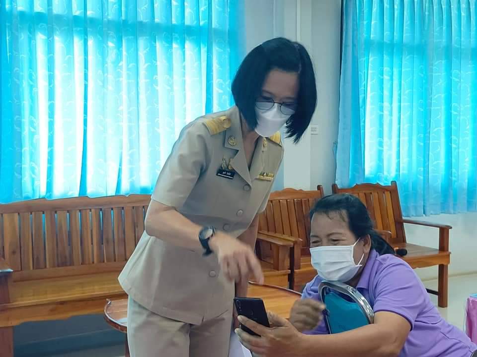 พช.ปราจีนบุรี ร่วมเปิดการฝึกอบรมตามโครงการส่งเสริมการประกอบอาชีพให้แก่ประชาชน ประจำปีงบประมาณ พ.ศ. 2565 (การทอผ้าลายอัตลักษณ์ “ปราจีนบุรี ศรีภูษา”)