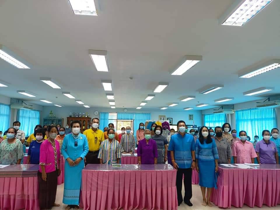 พช.ปราจีนบุรี ร่วมเปิดการฝึกอบรมตามโครงการส่งเสริมการประกอบอาชีพให้แก่ประชาชน ประจำปีงบประมาณ พ.ศ. 2565 (การทอผ้าลายอัตลักษณ์ “ปราจีนบุรี ศรีภูษา”)