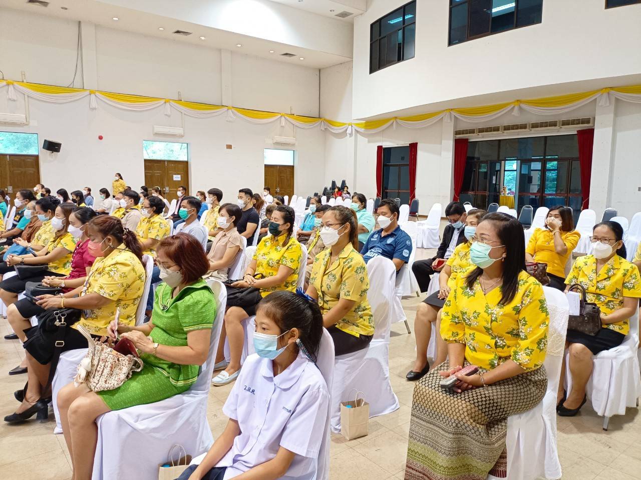 พช.ปราจีนบุรี มอบทุนการศึกษาเด็กนักเรียนของมูลนิธิกองทุนช่วยเหลือผู้ประสบภัยพิบัติจังหวัดปราจีนบุรี ประจำปี 2565