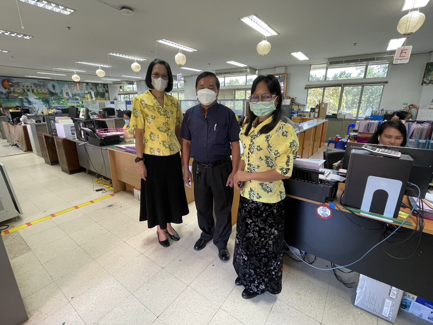 รองผู้อำนวยการโรงเรียนกลุ่มออมทรัพย์เพื่อการผลิตเยี่ยมเยียนสำนักงานพัฒนาชุมชนจังหวัดปราจีนบุรี