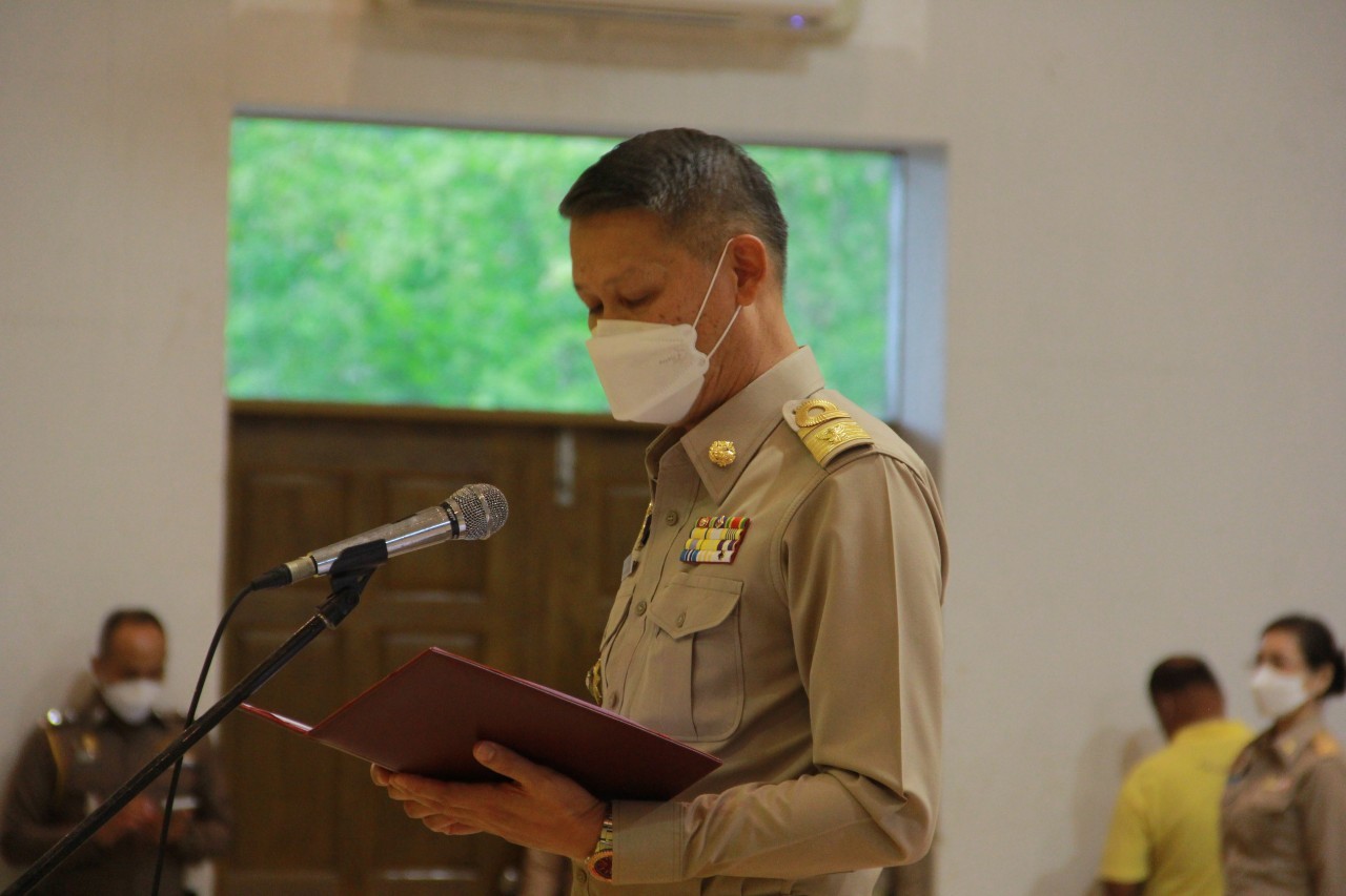 ??”พช.ปราจีนบุรี ร่วมพิธีถวายสักการะวางพานพุ่มดอกไม้สด เนื่องใน “วันพระบิดาแห่งฝนหลวง” ประจำปี 2565″