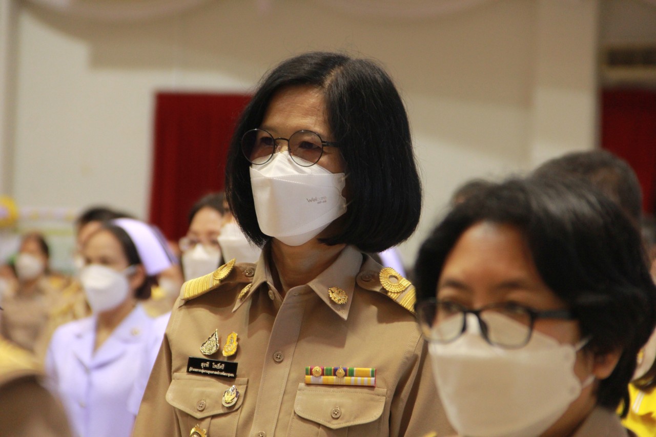 ??”พช.ปราจีนบุรี ร่วมพิธีถวายสักการะวางพานพุ่มดอกไม้สด เนื่องใน “วันพระบิดาแห่งฝนหลวง” ประจำปี 2565″
