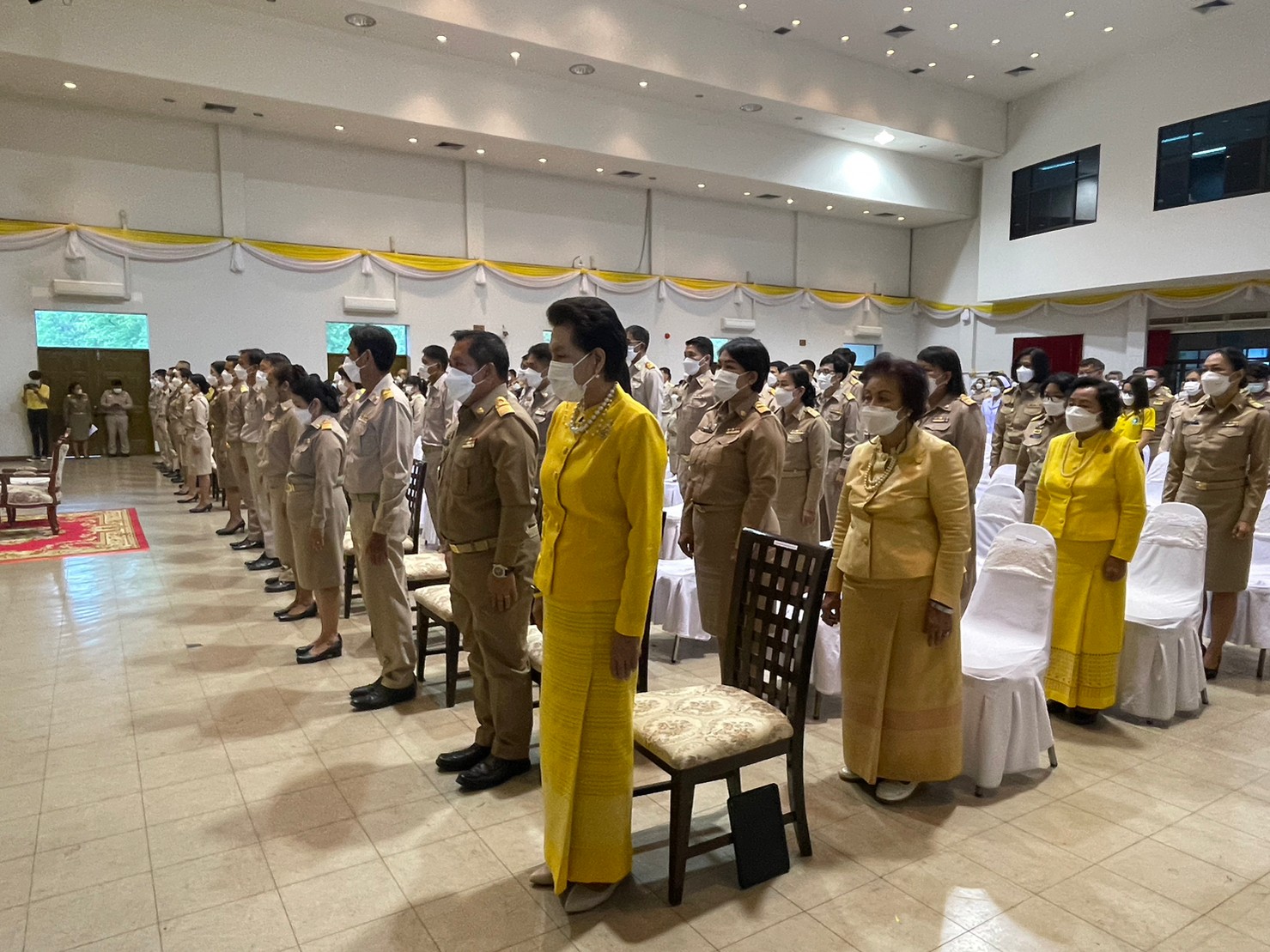 ??”พช.ปราจีนบุรี ร่วมพิธีถวายสักการะวางพานพุ่มดอกไม้สด เนื่องใน “วันพระบิดาแห่งฝนหลวง” ประจำปี 2565″