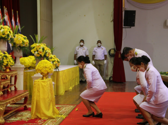??”พช.ปราจีนบุรี ร่วมพิธีเนื่องในวันคล้ายวันพระบรมราชสมภพพระบาทสมเด็จพระบรมชนกาธิเบศร อดุลยเดชมหาราช บรมนาถบพิตร วันชาติ และวันพ่อแห่งชาติ”