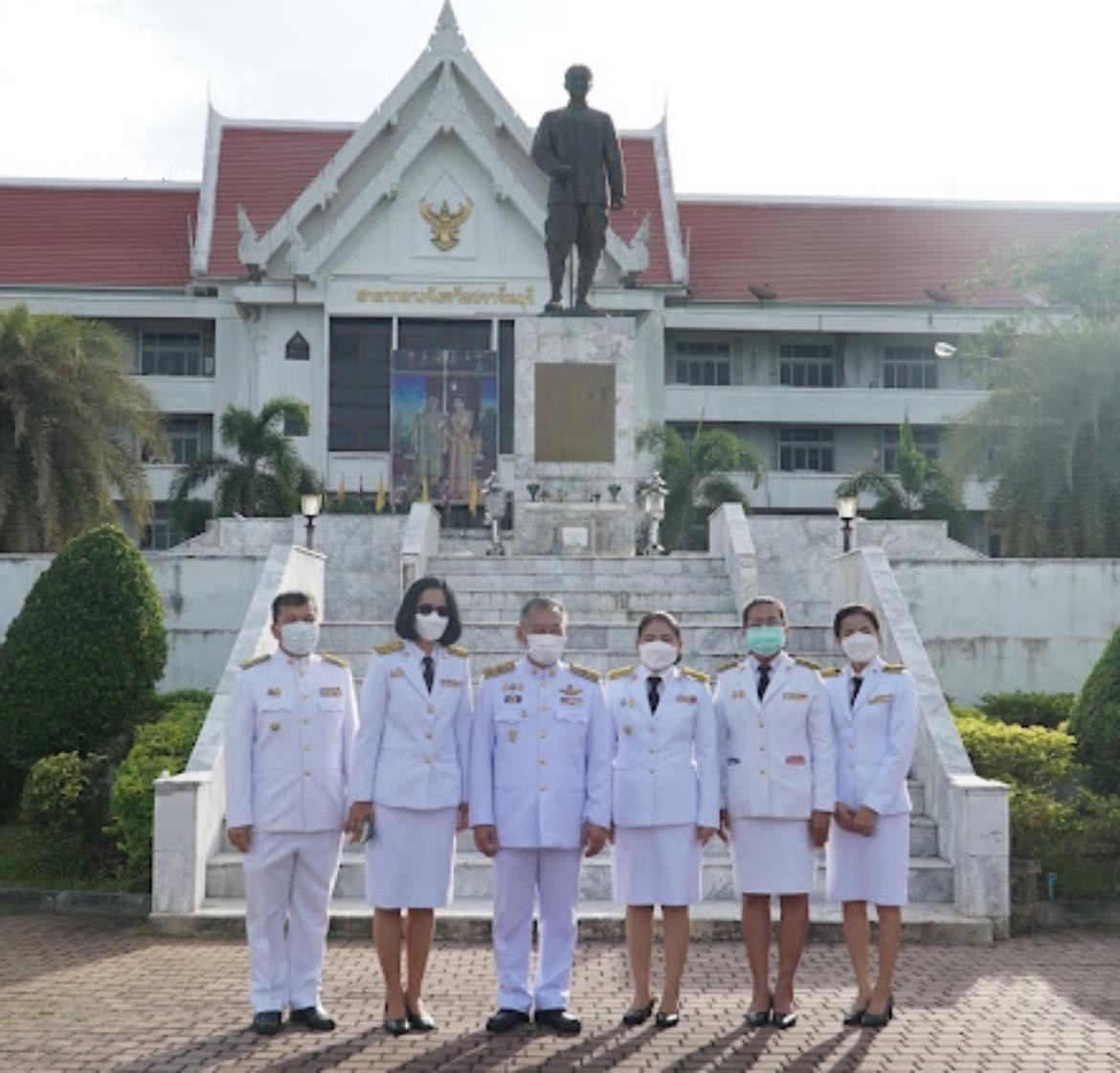 ??”พช.ปราจีนบุรี ร่วมพิธีเนื่องในวันคล้ายวันพระบรมราชสมภพพระบาทสมเด็จพระบรมชนกาธิเบศร อดุลยเดชมหาราช บรมนาถบพิตร วันชาติ และวันพ่อแห่งชาติ”