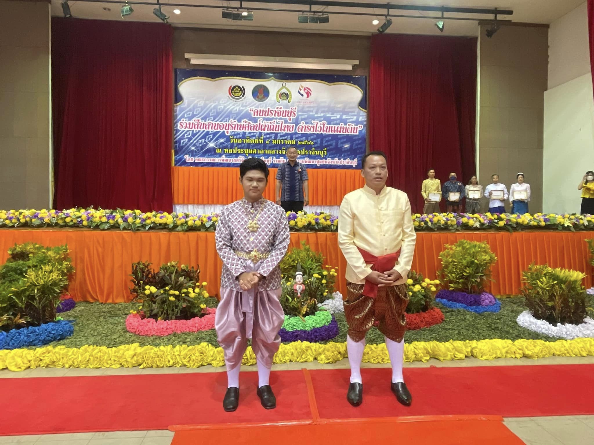 ✨✨”พช.ปราจีนบุรี จัดโครงการ “คนปราจีนบุรี ร่วมสืบสาน อนุรักษ์ศิลป์ผ้าถิ่นไทย ดำรงไว้ในแผ่นดิน” ??กิจกรรมที่ 3 กิจกรรมการประกวดร้องเพลง “รำวงมหาดไทยเพื่อคนไทย””