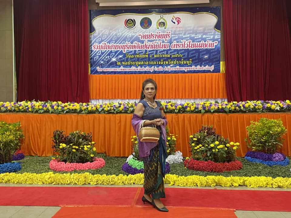 ✨✨”พช.ปราจีนบุรี จัดโครงการ “คนปราจีนบุรี ร่วมสืบสาน อนุรักษ์ศิลป์ผ้าถิ่นไทย ดำรงไว้ในแผ่นดิน” ??กิจกรรมที่ 2 กิจกรรมเดินแบบผ้าไทย ภายใต้สโลแกน “ผ้าไทย ใส่ให้สนุก” ”