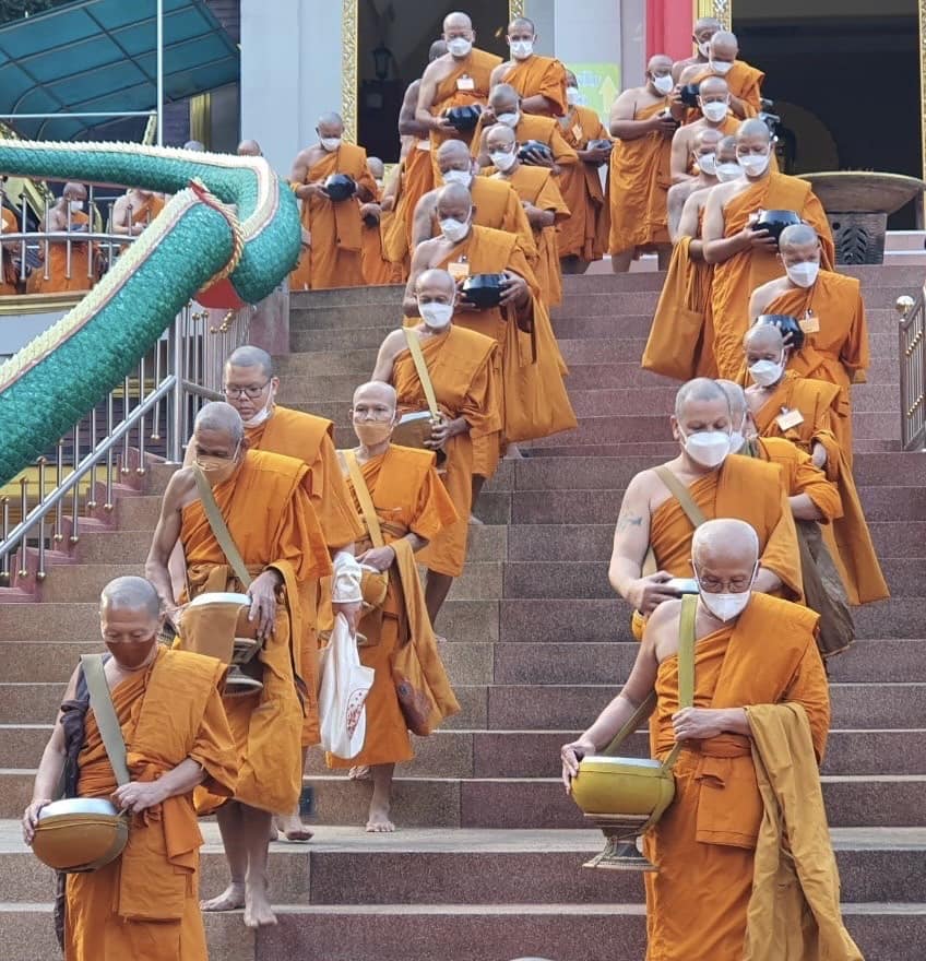 ??”พช.ปราจีนบุรี ร่วมพิธีทำบุญตักบาตรพระนวกะ โครงการบรรพชาอุปสมบท 99 รูป”