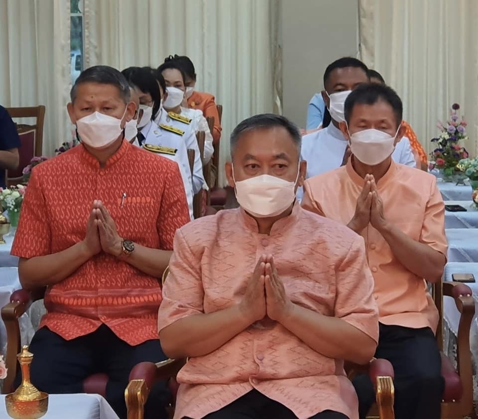 ??”พช.ปราจีนบุรี ร่วมพิธีทำบุญตักบาตรพระนวกะ โครงการบรรพชาอุปสมบท 99 รูป”